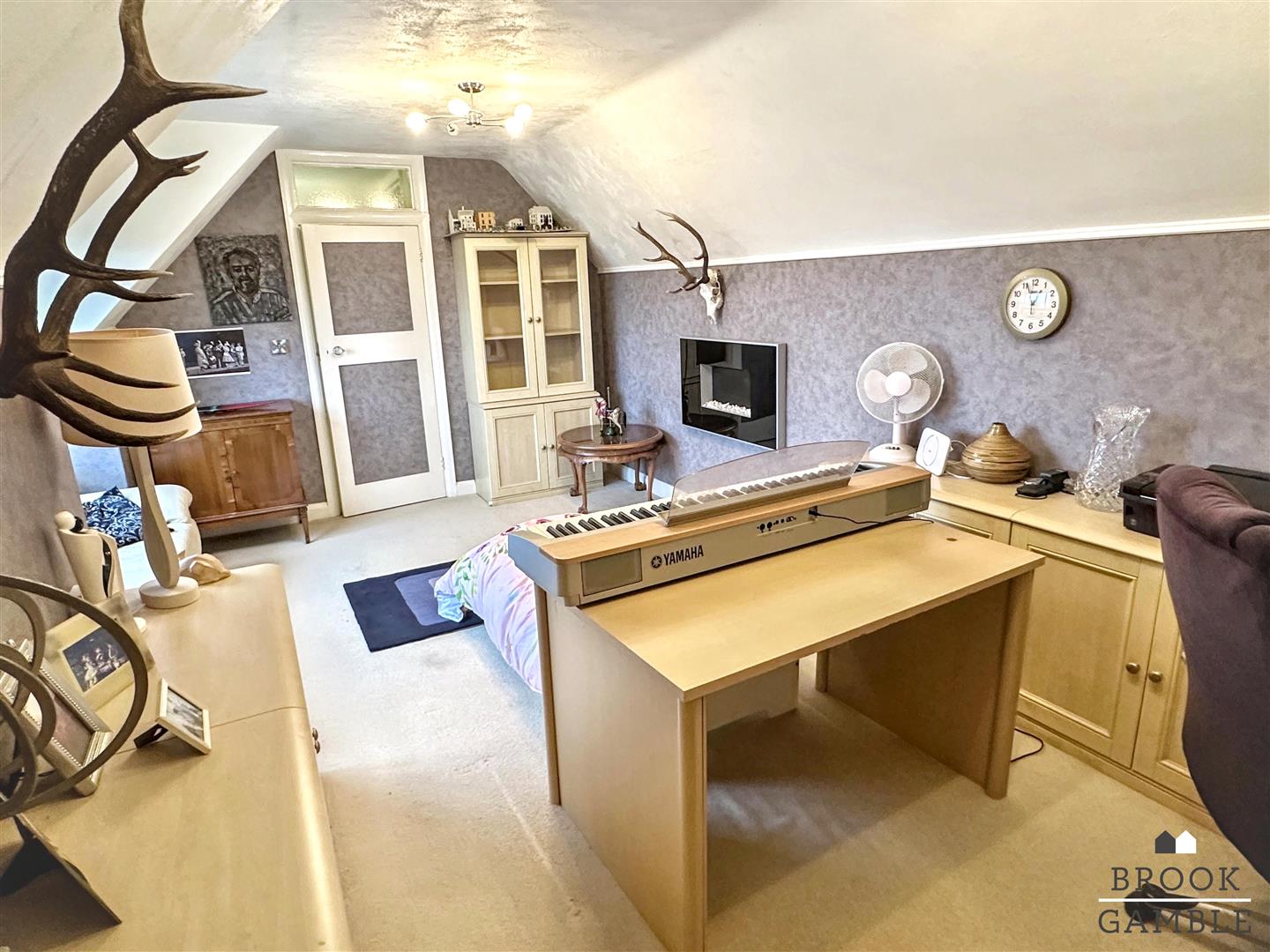 4 Bedroom House - Detached. Le Brun Road in Eastbourne, 33